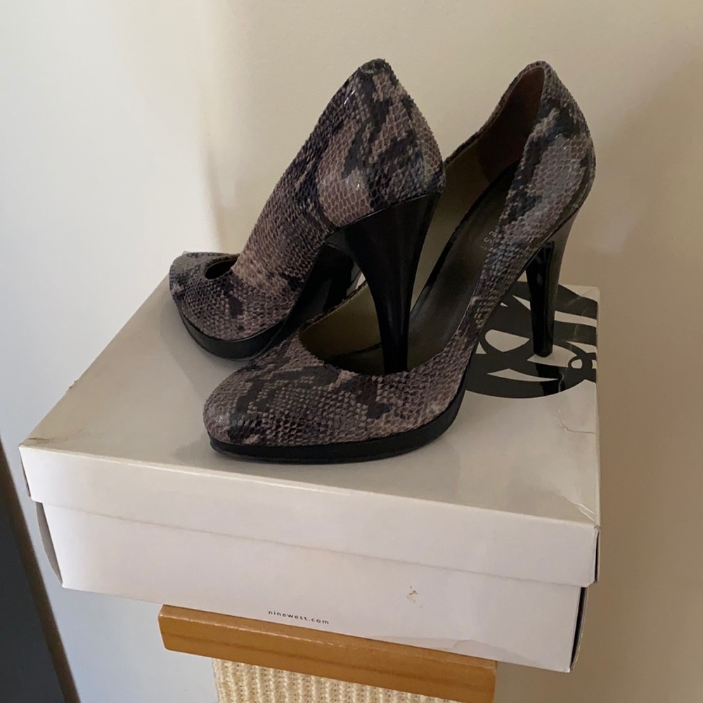 High heel pumps